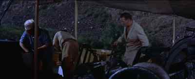 - Did you remove the rat guard?
- Right now, sir. - The Sea Chase