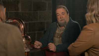 Did you see Eddie Baker here
with another man - yes or no? - NCIS: Sydney