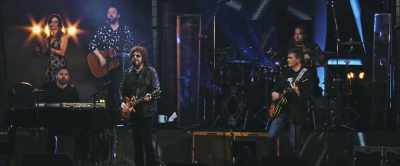 ♪ Did you see him run? ♪ - Jeff Lynne's ELO: Wembley or Bust