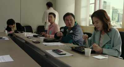 Did you see the judge
when the defendant acted up? - Juror 8