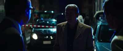 - Did you see the model?
- I don't know. It was white. - Dark Glasses