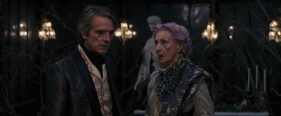 Did you see the way she looks at the boy - Beautiful Creatures