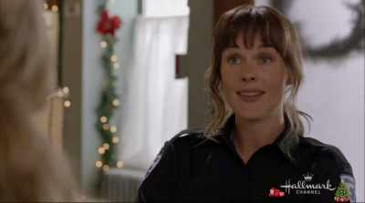 - Did you want some help?
- Oh! Well, Nick was helping me last night. - Christmas in Love