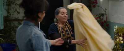 - Did you wear one?
- Yes, while your father was alive. - Papicha