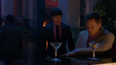 Didn't you get my text?
I warned you the guy was coming. - Dexter
