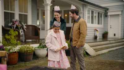 Dig, dig.
(all chuckling) - An Easter Bloom