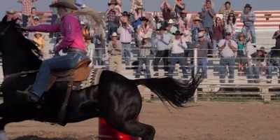 Dig in for that last sprint,
the run home. - Walk  Ride  Rodeo