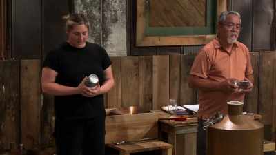[digger] and just so you know,
we've all scorched mash. - Moonshiners: Master Distiller
