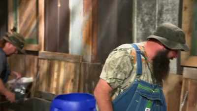 [digger] well, unfortunately,
we get a contestant - Moonshiners: Master Distiller