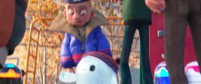♪ Dikky, dikky, dakka ♪ - Ron's Gone Wrong