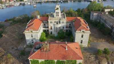 [Dimolareva] The classrooms
were on the ground floor. - Mysteries of the Abandoned