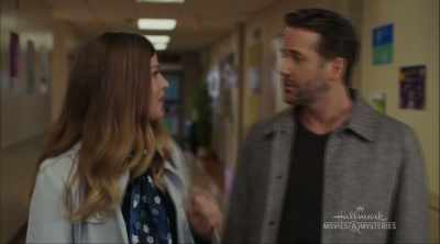 Dina? Ze heeft gewoon
wat zelfvertrouwen nodig. - Aurora Teagarden Mysteries: A Game of Cat and Mouse