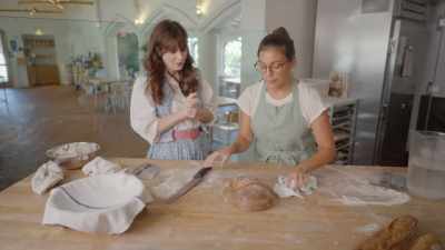 [dinging] - What Am I Eating? With Zooey Deschanel