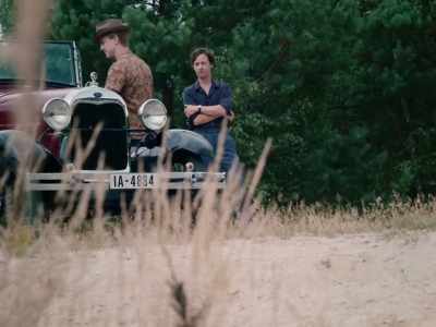 - Dinner, stay here!
- She wants to be an actress. - Fabian: Going to the Dogs
