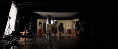 [director, in English] House lights. - Misha and the Wolves