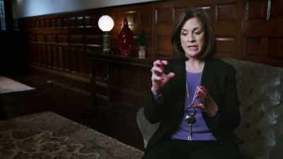 Discovers Liz Ratliff
has seven deep gash - An American Murder Mystery: The Staircase