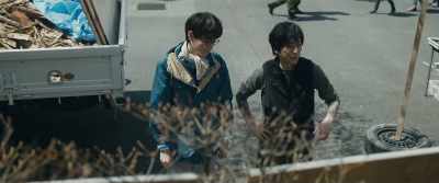 Displaying them this way
is like school trip photos. - The Asadas!
