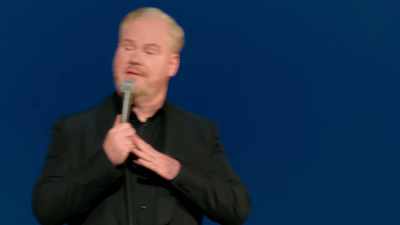 Disse: "Uma torre com sino. Interessante." - Jim Gaffigan: Dark Pale