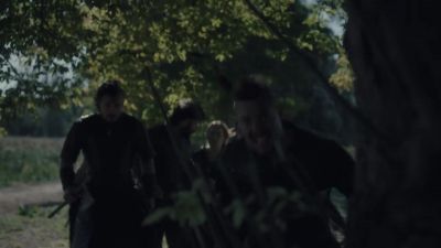 -[distant yelling]
-What is it? - The Last Kingdom