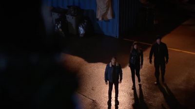 [Distorted voice]
I said, Come alone. - Arrow