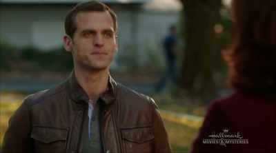 Dit is een plaats delict.
-Ik heb het gehoord. - Aurora Teagarden Mysteries: A Game of Cat and Mouse