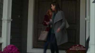Dit was geen gewone inbraak.
-Nee, dit was persoonlijk. - Aurora Teagarden Mysteries: A Game of Cat and Mouse