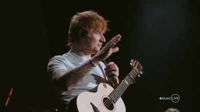Dit is mijn echte leven.
Jij hebt het jouwe ook. - Apple Music Live: Ed Sheeran