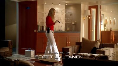 Dive team's doing a routine search
on the underside of the boat. - CSI: Miami