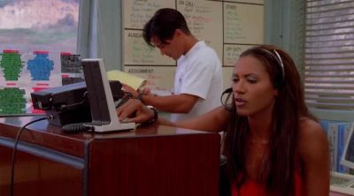 -DIVER 143, THIS IS BAYWATCH.
COME IN, CAROLINE. - Baywatch