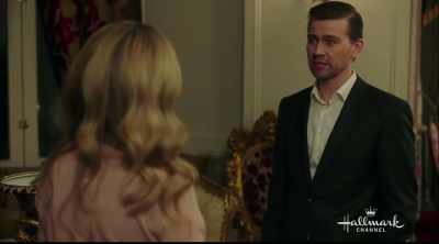 - Diz-me que é só isso!
- É um começo. Basta por agora. - Royally Ever After
