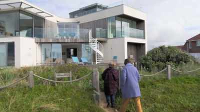 Do come in.
--Oh, my gosh, this is beautiful. - Extraordinary Escapes with Sandi Toksvig