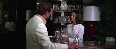 Do you come with the suite It depends who's renting it - Moonraker