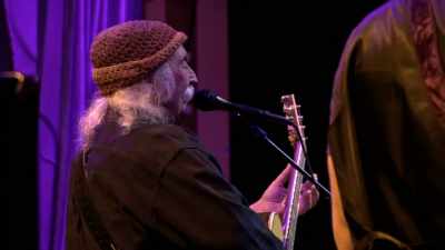 * Do, do, do, do-dee-dum
Do-dee-dum, do-dee-dum * - David Crosby: Remember My Name