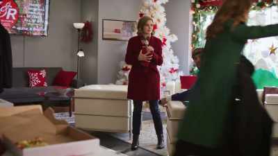 Do we forget... do you have my coat?
- I have your coat, let's go. - Operation Mistletoe