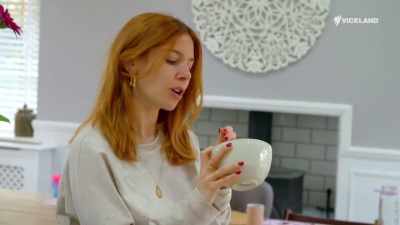 Do you get outsiders
or strangers or viewers - Stacey Dooley Sleeps Over