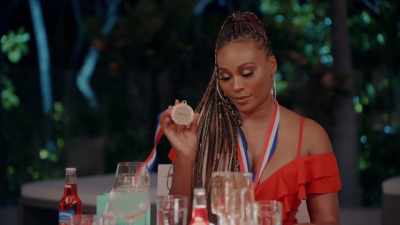 - Do you guys want me
to do the prettiest? - The Real Housewives Ultimate Girls Trip