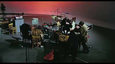 - Do you have access to real tea?
- I've got nice tea with us. - The Beatles: Get Back