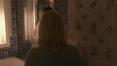 - Do you have any toothpaste?
- Yeah, it's right there. - 24