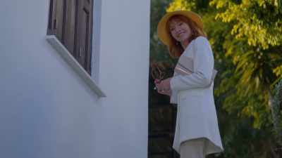 Do they have trouble
with the stairs? - The Wedding Veil Journey