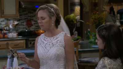 Do I know how to pick a cake or what? - Fuller House