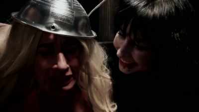 Dođi, Sisi! - Dracula in a Women's Prison
