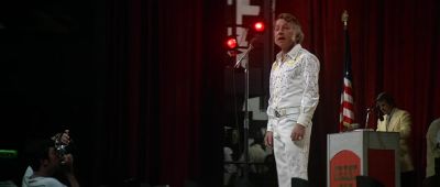Do I tell you how to sing darlin' Hmm - Nashville