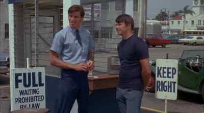 - Do you know her?
- No, not at all. - Model Shop