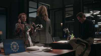 Do you know who I
am? Laura Stensen. - The Rookie: Feds
