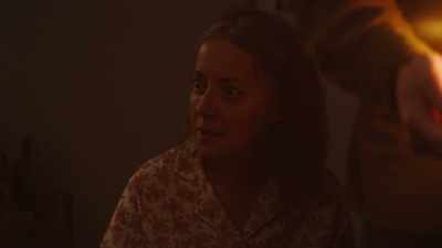 -Do you know? Is that it?
-♪ Happy birthday, dear Susan♪ - She Dies Tomorrow