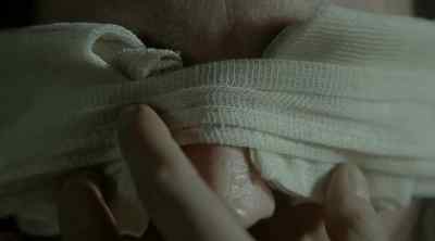 Do you know who killed my father?
    -Not yet, but I am close. - Versailles