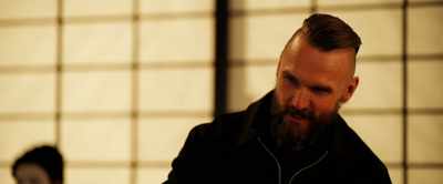 - Do you know something
we don't know?
- [Angus] Please, please, - King of Killers