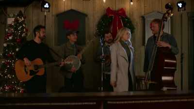 Do you know
"Wayfaring Stranger"? Okay. - A Bluegrass Christmas
