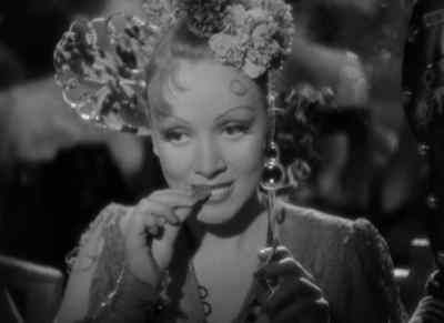 - Do you know what that is, Concha?
- Oh, yes, that's gold. - The Devil Is a Woman