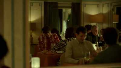 - Do you know what you're having?
- [Teri] No idea. What are you getting? - Baby Reindeer